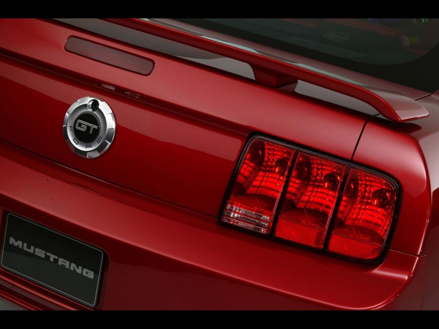  Ford Mustang GT 2005 года  (фото 26 из 209)